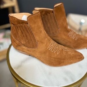 Kenneth cole size 38 suede booties with fringe